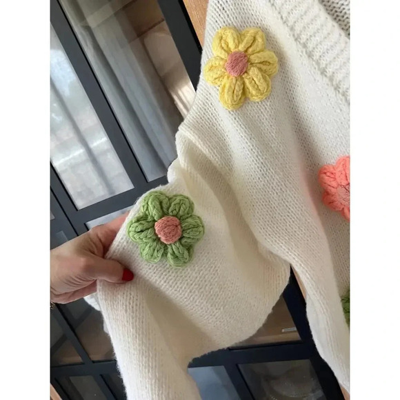 Knit cardigan crochet flowers floral ivory balloon sleeves button down vneck - Picture 6 of 7